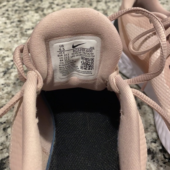 💕NIKE Revolution 5 Tennis Shoes 💕 - Picture 3 of 8